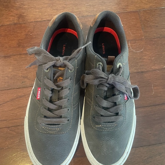 Boys/ Men’s shoes - Picture 3 of 4